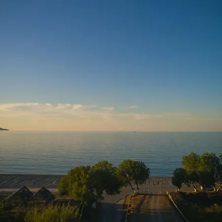 Odos Oneiron Bay Tavronitis